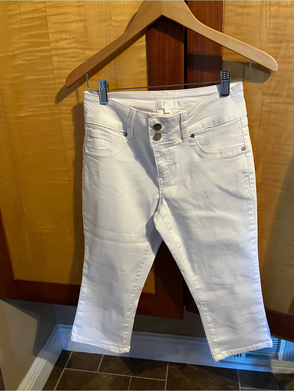 1822 Denim White Cropped Ankle Jeans